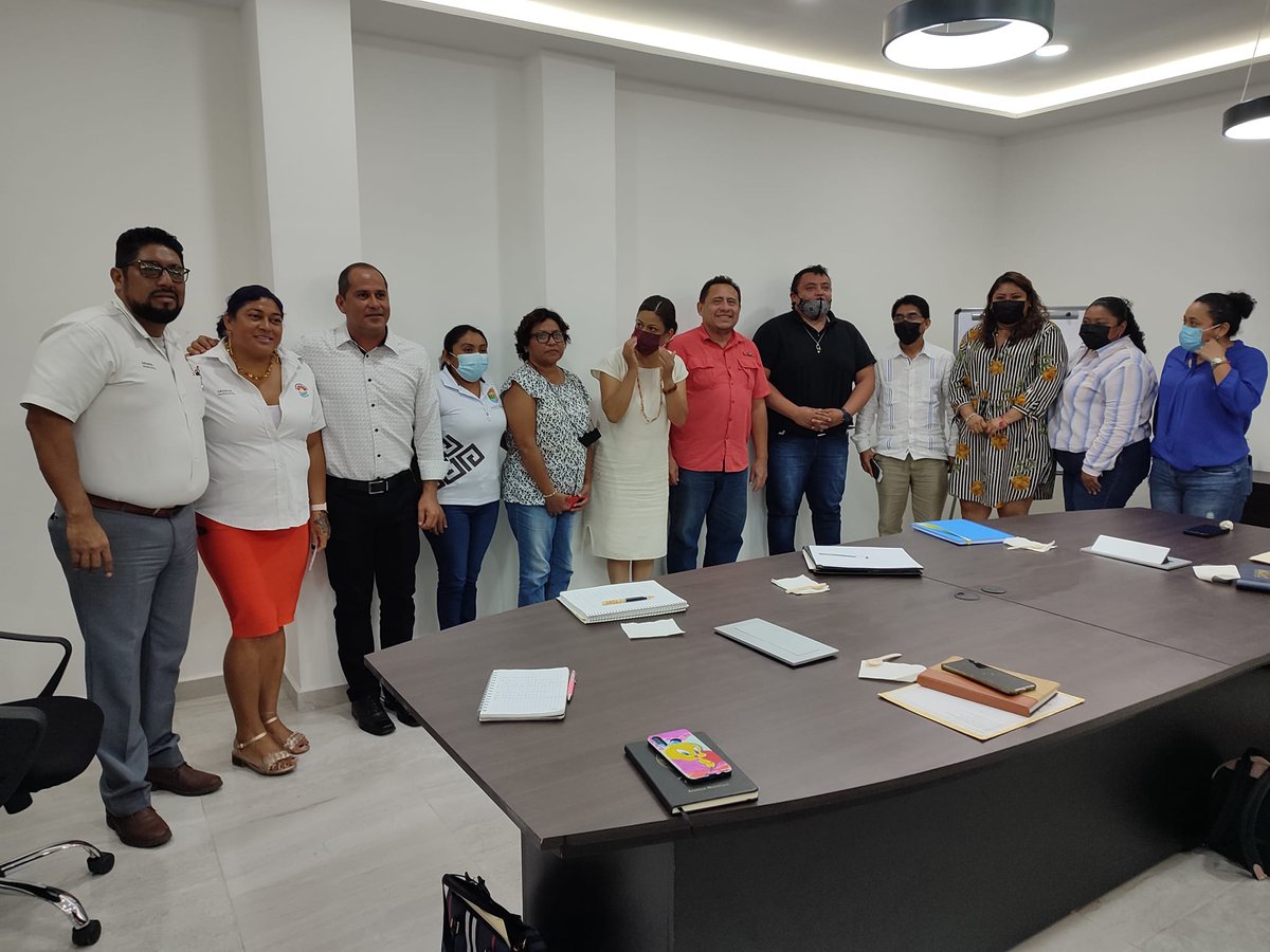 lsanchez_1999's tweet photo. Reunión de trabajo de Archivos municipales del estado.  Maestra Mireya Quintos Martínez, Directora de desarrollo Archivistico Nacional y Lic, Gabriel Caamal, Director General del Archivo del estado. @AliciaRicaldeOf @AGNMex @ADABIdeMexico #CuidarALaGente  #TodoSeaPorLosArchivos https://t.co/get3zkx5R1