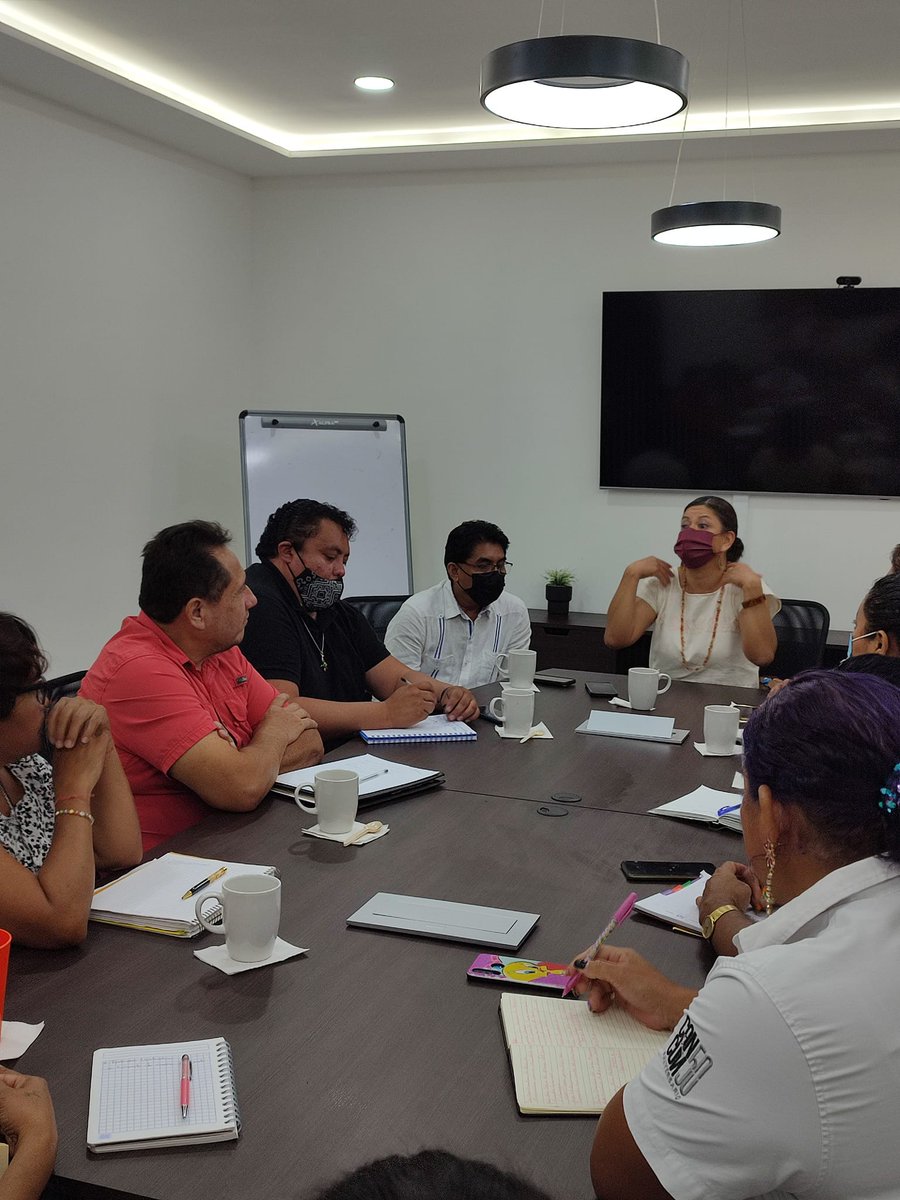 lsanchez_1999's tweet photo. Reunión de trabajo de Archivos municipales del estado.  Maestra Mireya Quintos Martínez, Directora de desarrollo Archivistico Nacional y Lic, Gabriel Caamal, Director General del Archivo del estado. @AliciaRicaldeOf @AGNMex @ADABIdeMexico #CuidarALaGente  #TodoSeaPorLosArchivos https://t.co/get3zkx5R1