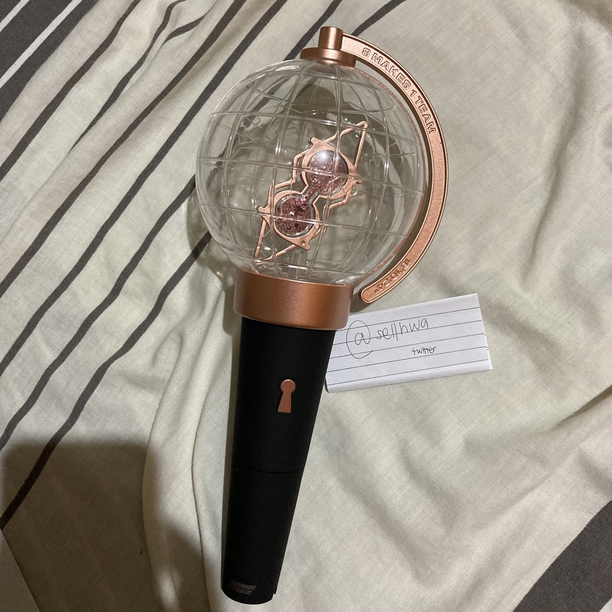 sellhwa's tweet photo. wts lfb ateez lightstick
#sellhwa
- P2,200 (P2,100 PAYO)
- onhand
- haven't used yet
- with free batteries (triple a)
- with dents sa box (as shown sa pics)
- no pcs included
* mop: gcash
* mod: jnt https://t.co/AbURHDMl79