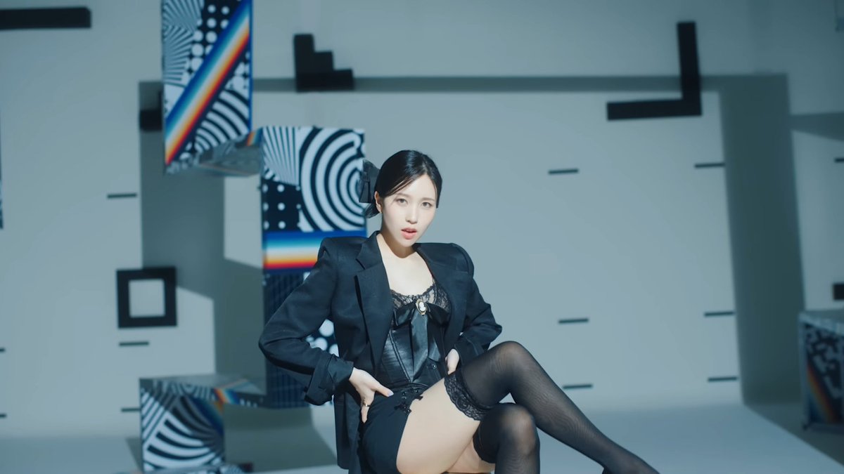 godmitzu's tweet photo. MYOI MINA ARE YOU CRAZY?? https://t.co/NYL9AACkKH