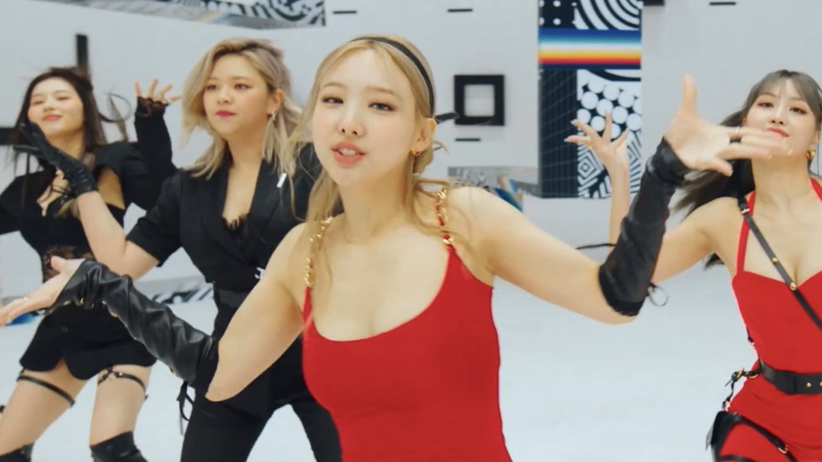 imnayeonarchive's tweet photo. IM NAYEON https://t.co/K9mBIVfUL1