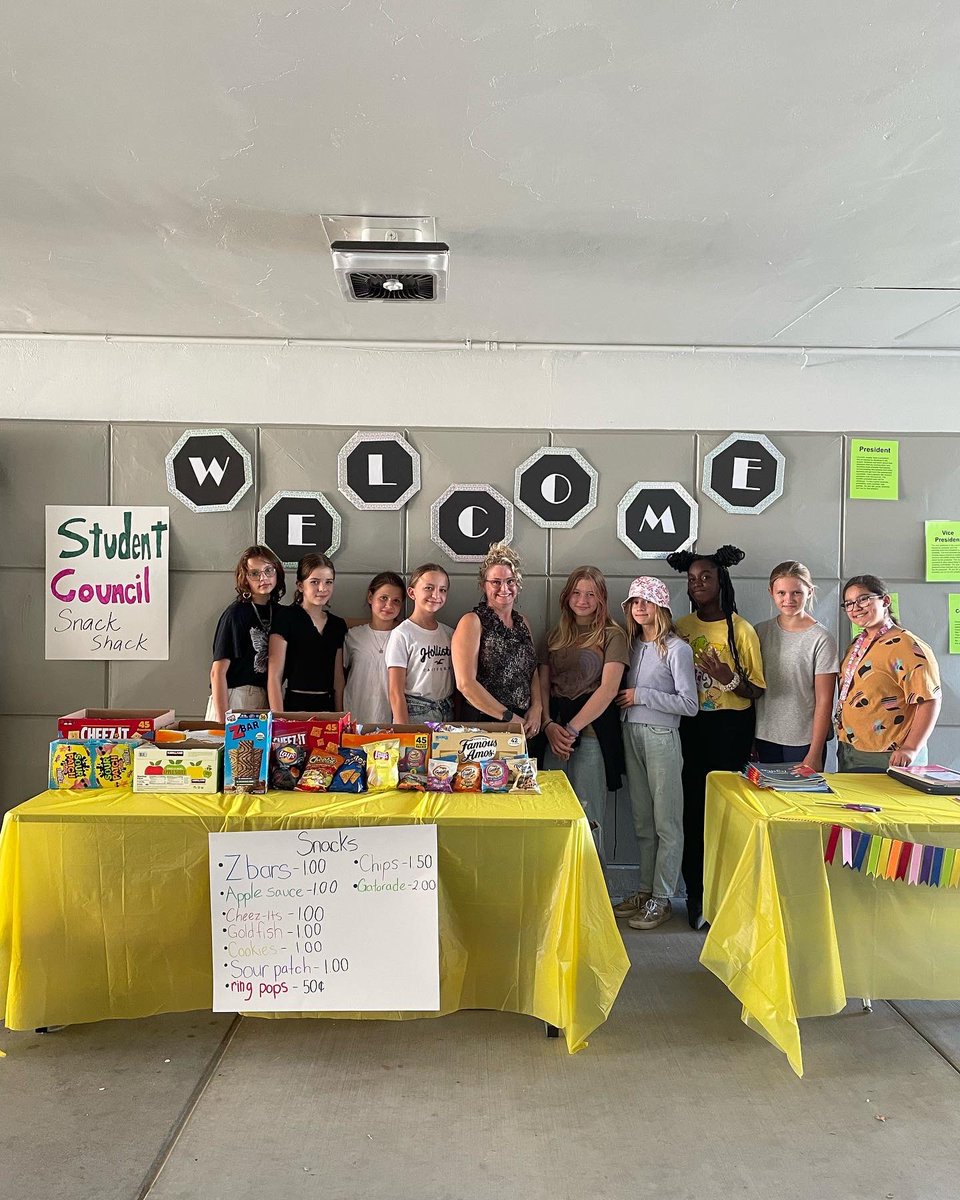 gis_charter's tweet photo. GIS Back to School Night was a success! Thank you to all Grizzlies for joining us this evening. Go Grizzlies! π»#grizzlystrong
#gcc_charters #LevelUpGIS https://t.co/2tQKJgg5pI
