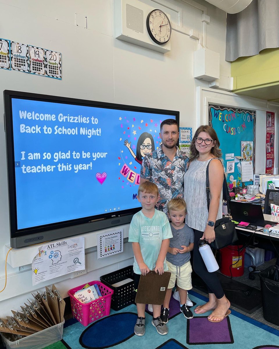 gis_charter's tweet photo. GIS Back to School Night was a success! Thank you to all Grizzlies for joining us this evening. Go Grizzlies! π»#grizzlystrong
#gcc_charters #LevelUpGIS https://t.co/2tQKJgg5pI