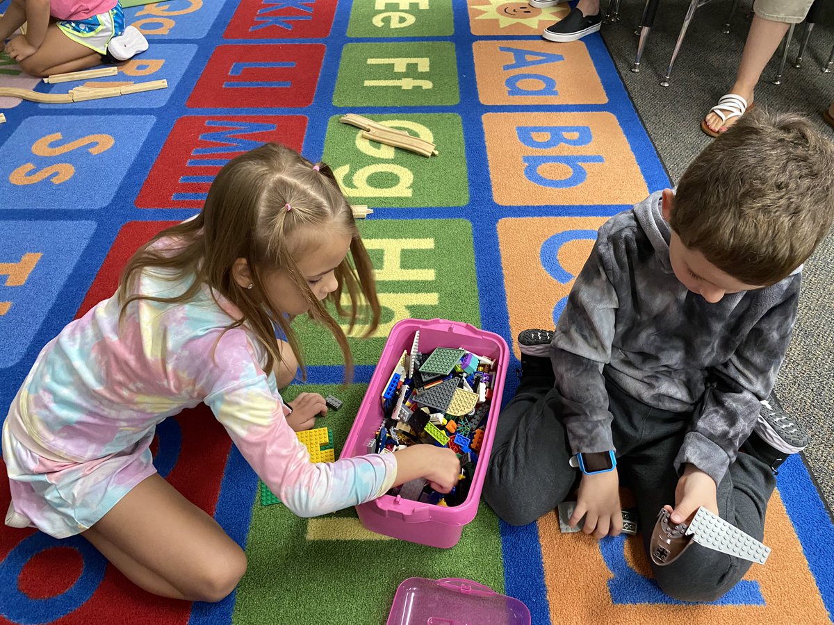 SingerStacy's tweet photo. #somuchgoodness tour started at @abbott_mps Abbott Elementary. So much fun with my fellow boards members (Mike Pate and grandson Dominic; Amanda McGill Johnson and son Po). In big and small ways, there is SO much goodness in our schools! #Proud2bMPS https://t.co/QEWLCtgd8z