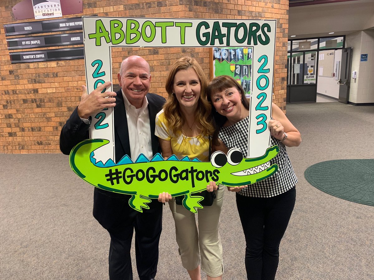 SingerStacy's tweet photo. #somuchgoodness tour started at @abbott_mps Abbott Elementary. So much fun with my fellow boards members (Mike Pate and grandson Dominic; Amanda McGill Johnson and son Po). In big and small ways, there is SO much goodness in our schools! #Proud2bMPS https://t.co/QEWLCtgd8z