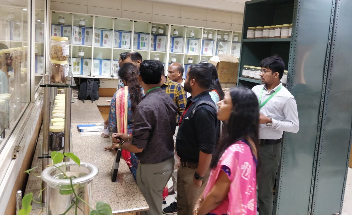 DaburIndia's tweet photo. Happy to host the PG and Ph. D scholars from All India Institute of Ayurveda, Delhi, and teachers of Dravyaguna Department from different Ayurvedic colleges at the Dabur R&D facility today.
#Dabur #Ayurveda #ScienceOfAyurveda #StudentVisits https://t.co/fMjcwtkTE2