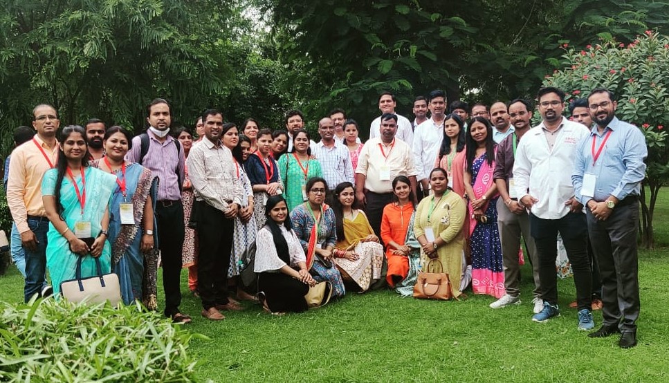 DaburIndia's tweet photo. Happy to host the PG and Ph. D scholars from All India Institute of Ayurveda, Delhi, and teachers of Dravyaguna Department from different Ayurvedic colleges at the Dabur R&D facility today.
#Dabur #Ayurveda #ScienceOfAyurveda #StudentVisits https://t.co/fMjcwtkTE2