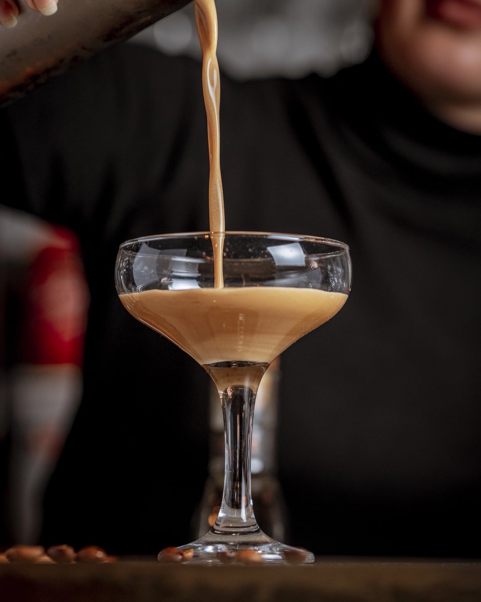 BUNSLONDON's tweet photo. If it’s as sunny where you are as it is here, you definitely need a Friday cocktail 🍹

Cheers to summer coolers! https://t.co/usoyN03mPX