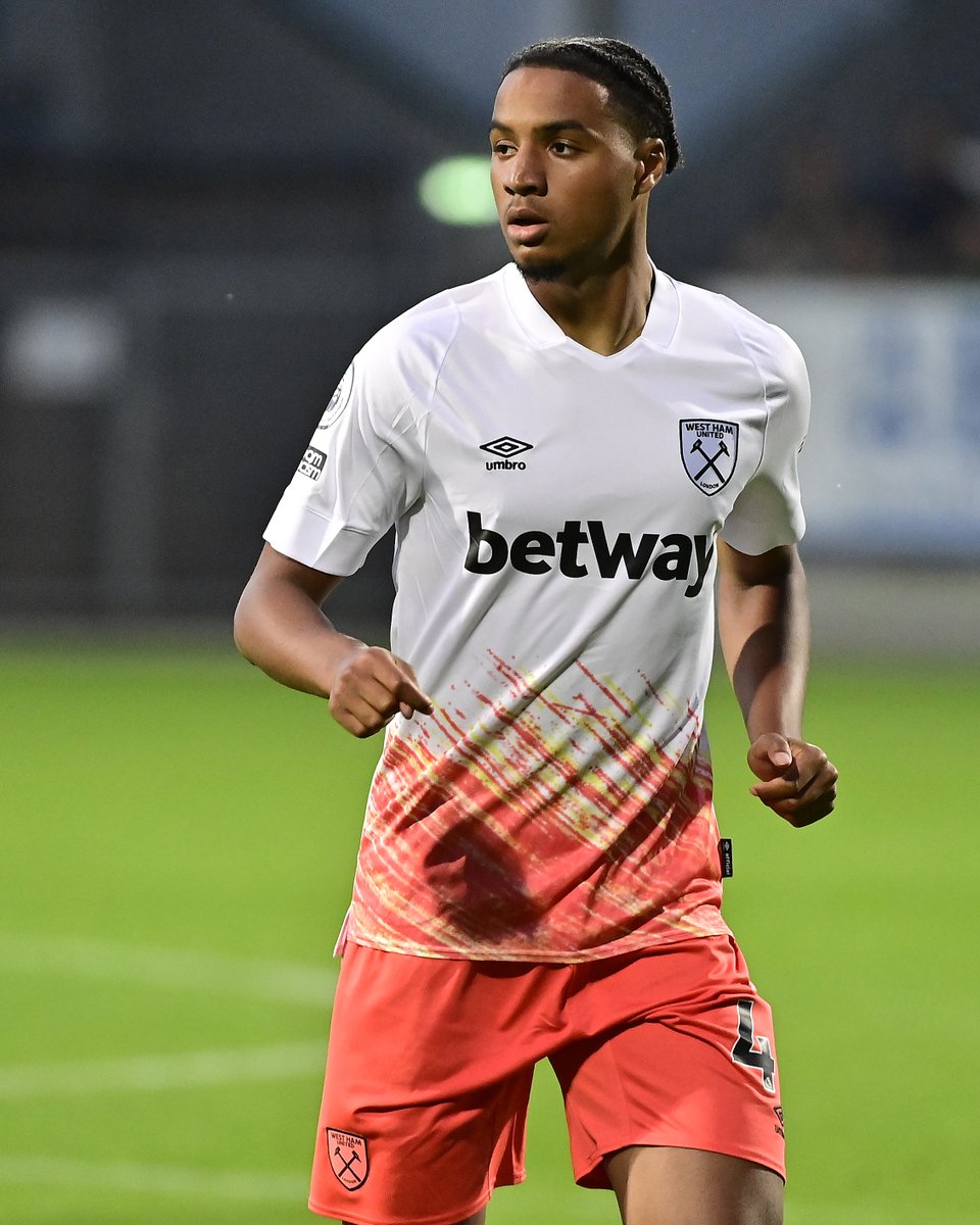 Congratulations to <a href="/ArmstrongOkoflx/">Armstrong Oko-Flex</a>, who made his first team debut last night! 👊