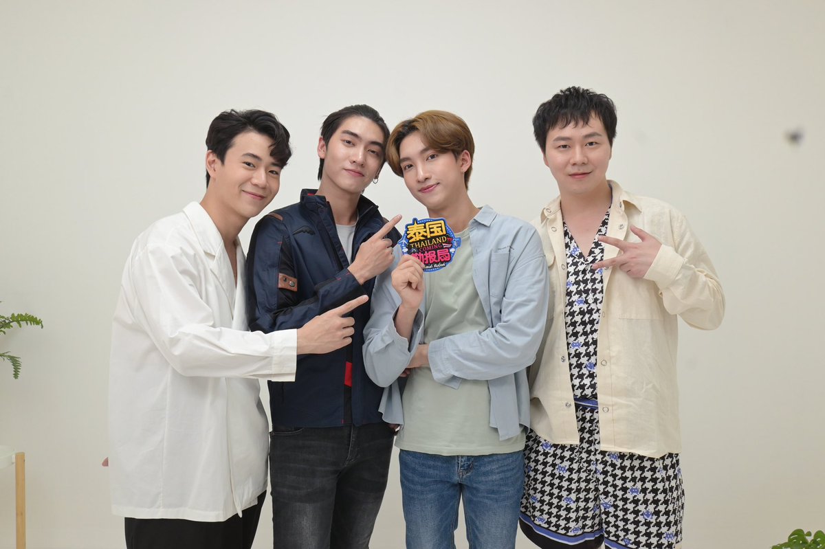 RockyChung2's tweet photo. Hello “Air guys”, Thailand Coming with  #bossnoeul coming up . their first Chinese talk show, I bet the romance will explode .ทุกคนรอดูรายการ #thailandcoming กับผมและน้องนะครับ 
#rockychung #钟慕岳 #loveintheairtheseries https://t.co/Qop4PkKYHR