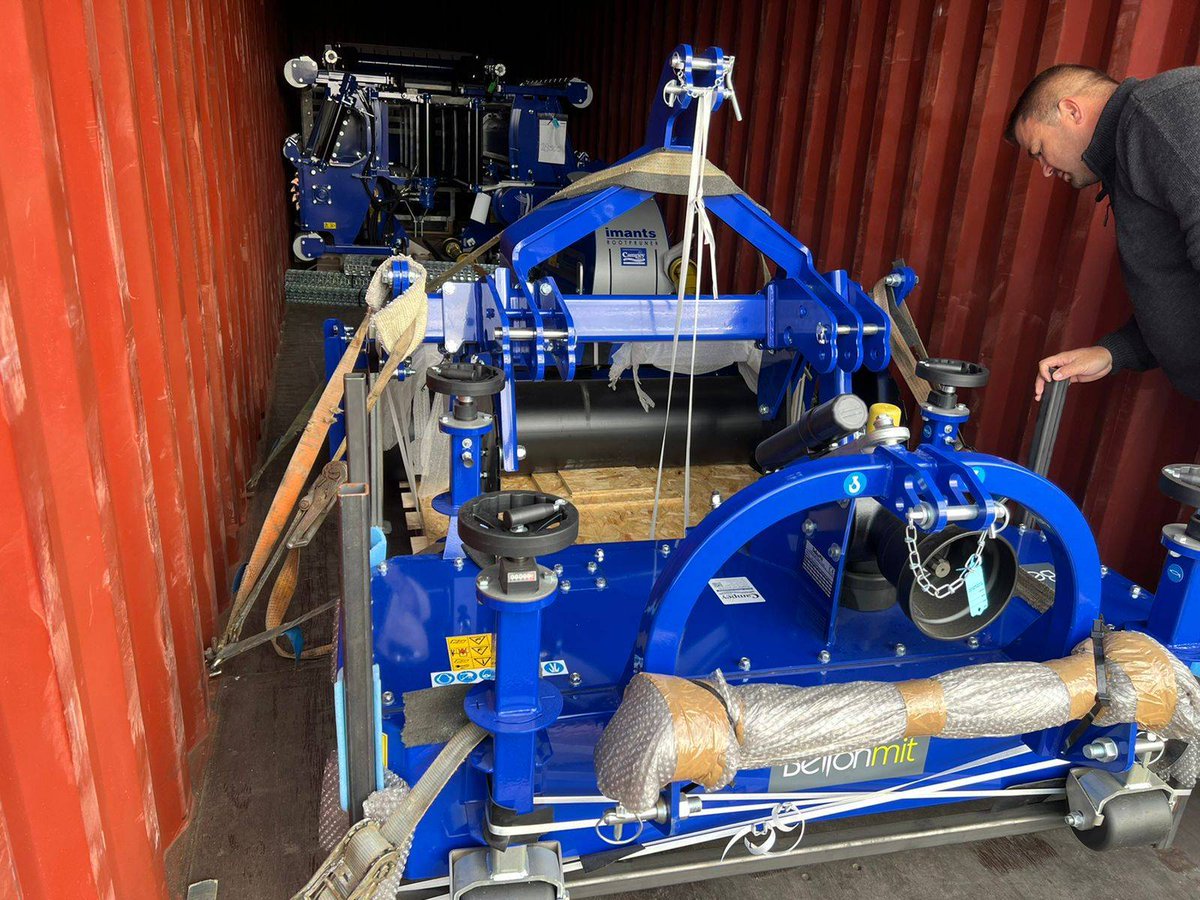 CampeyTurfCare's tweet photo. #CampeyMachinery has arrived in #SouthAfrica 🇿🇦 with our distributor #NanTurf
#campeyturfcare @ImantsBV #RootPruner #RecyclingDresser #FTM #CampeyUniverseRotor #Sumo #Bellonmit #suppliedbycampeyturfcare https://t.co/y1FCSvu1Yn