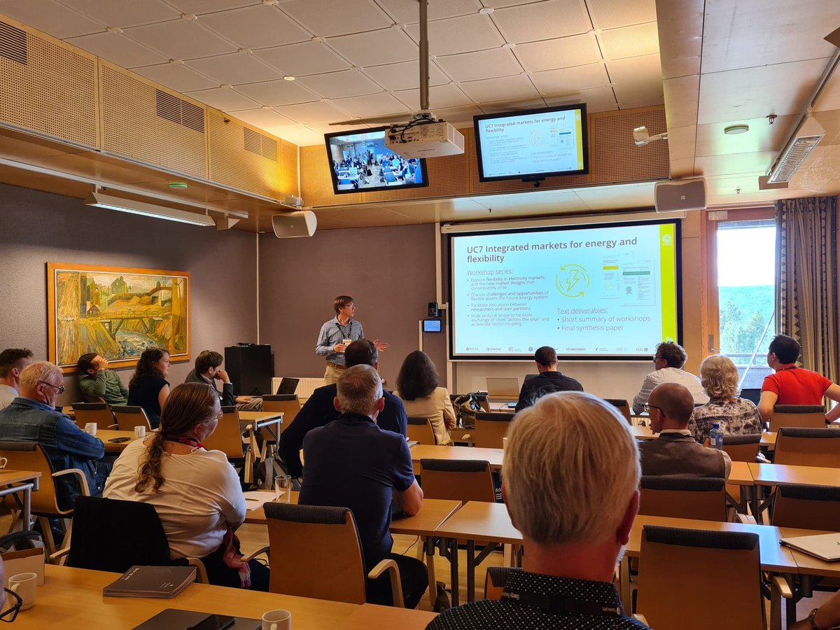 FME_NTRANS's tweet photo. Now on the #NTRANSfestival stage: @FelVdS (Felipe Van de Sande Araujo) PhD, @NTNU presenting findings from Use Case 7: Integrated markets for energy and flexibility.
This use case is in cooperation with @CINELDI_FME 
More about use case 7 here:
https://t.co/JfngtthBIi https://t.co/Rqfw0zCq3N