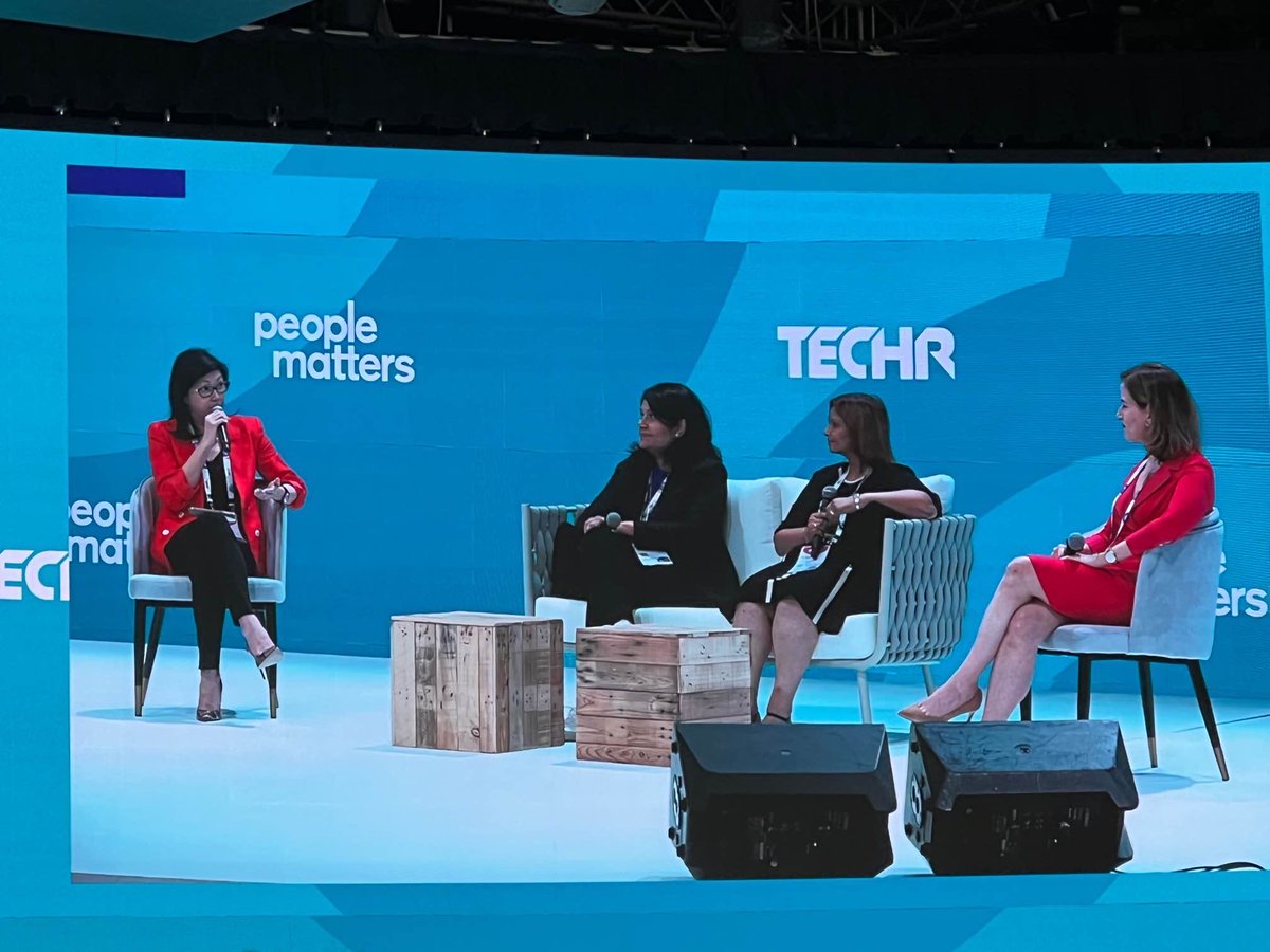 dianawudavid's tweet image. Great to speak about how to grow and proper with equity at #techr #peoplematters in #singapore. Thanks ⁦@Ester_Matters⁩ ⁦@PeopleMatters2⁩