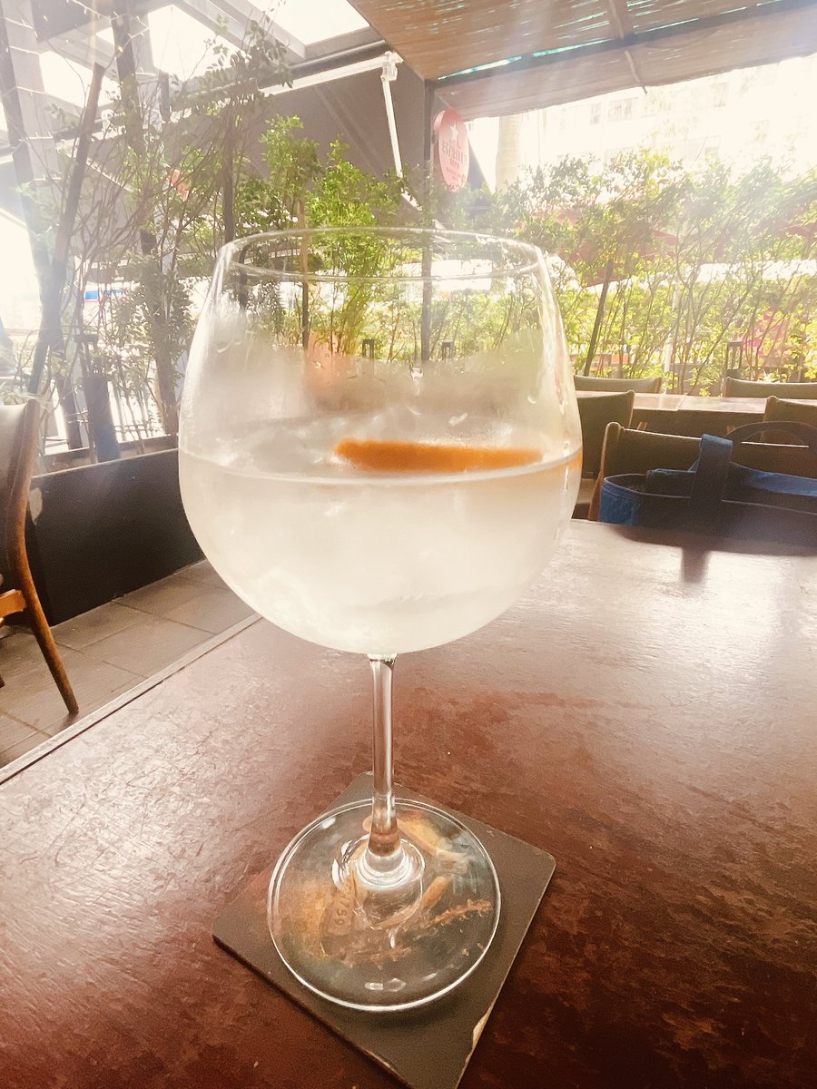 娘のマンダリンレッスン中に、買い物いって、1人Happy hour でひと息^ ^ 
店員さんが久々だねー元気してたーって話しかけてくれる。スタッフがフレンドリーでイイね^ ^