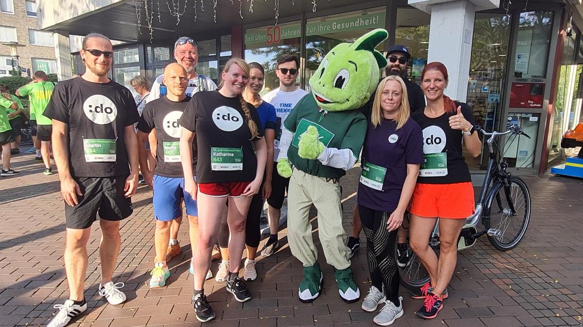 clockodo_com's tweet photo. Best(e)zeit ⏳
Wir sind der Zeit davongelaufen beim gestrigen #aokfirmenlauf in #unna 💪Die Stoppuhren haben wir im Büro gelassen und den Lauf lieber mit den Kollegen als mit dem Sekundenzeiger verbracht. Denn manchmal ist es schön, wenn etwas länger dauert  🥳 https://t.co/2K8MuPc8or