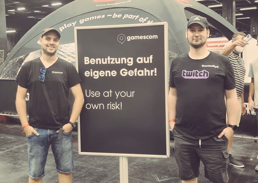 Traccor_Twitch's tweet photo. Mit @RandelEyE auf der #Gamescom https://t.co/ZGky4UDR2y