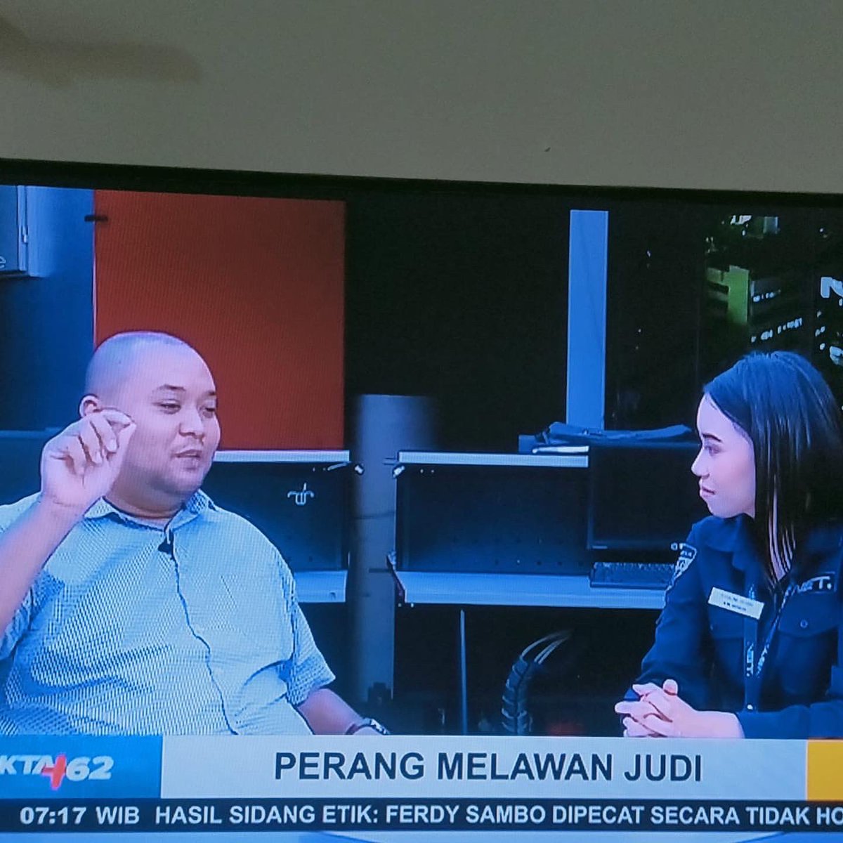 Ibnucloudheart's tweet photo. Bicara soal judi online di Net TV #judionline https://t.co/j9nAomZtA1