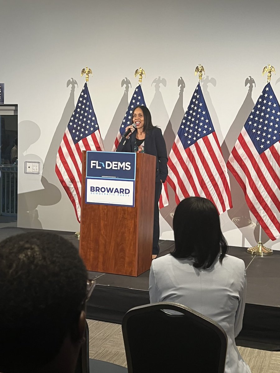 sarahwr_84's tweet image. About last night… it was great celebrating this winning ticket and #democraticunity with @browarddems and @FlaDems 🎊🎉🎊
So ready to #FlipFloridaBlue this November 🌊
 #Wins are coming our way 👏👏👏