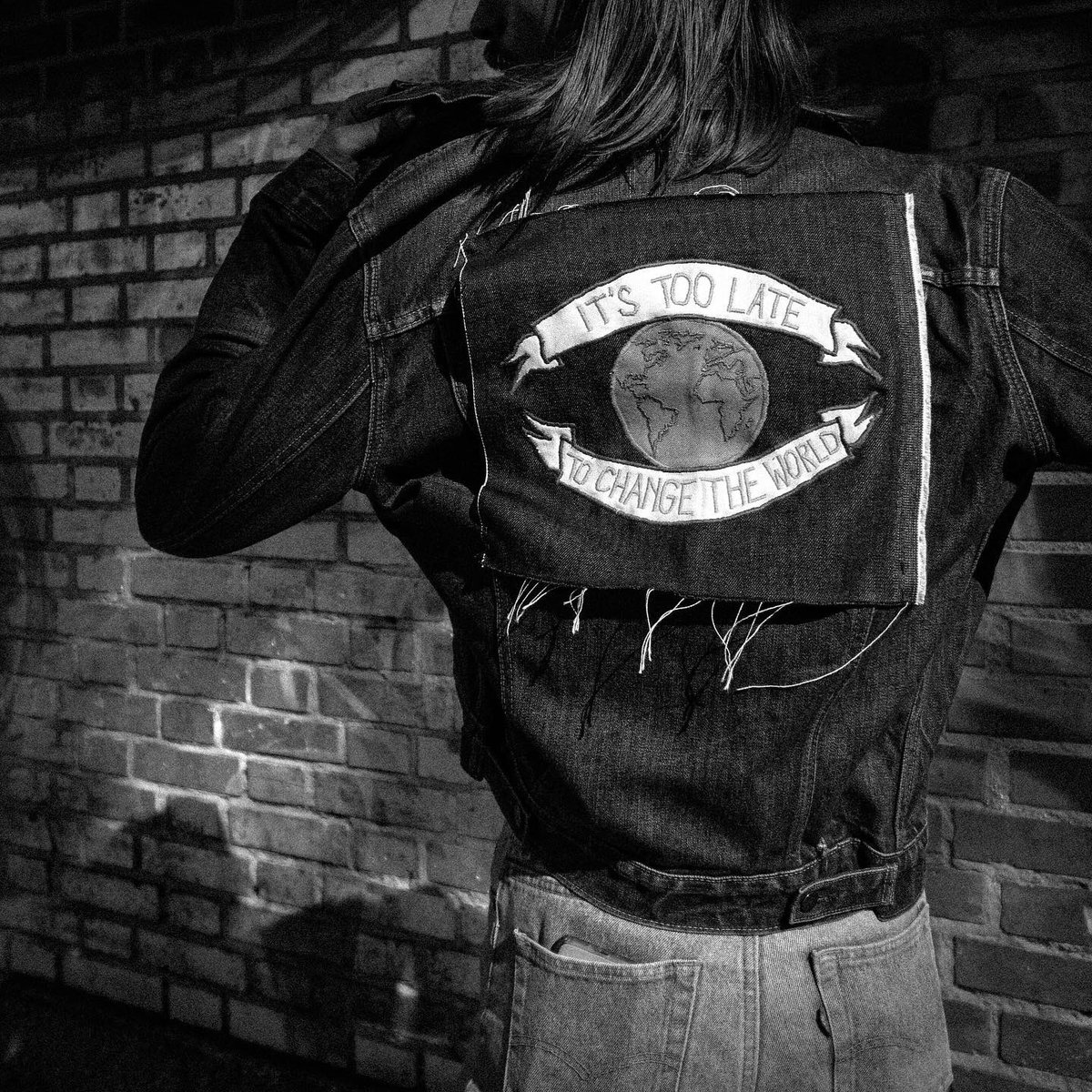 IT'S TOO LATE (TO CHANGE THE WORLD) IS OUT NOW 

Find it on all good streaming services 😘