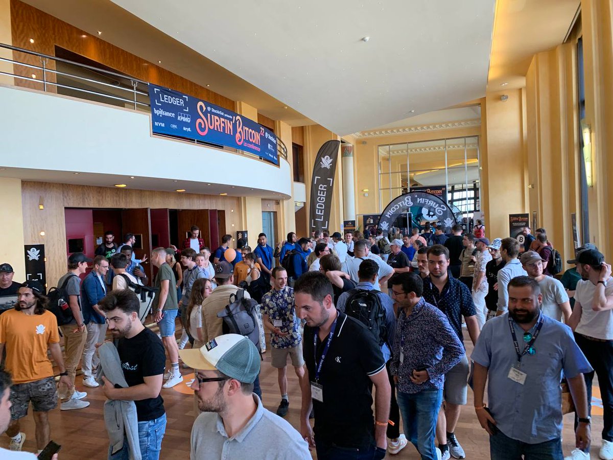 kryll_fr's tweet photo. C’est parti pour le 2ème jour du @SurfinBitcoin avec du beau monde pour la conférence : 

"Le piège du trading et le fantasme des 1000%" 

Avec @PowerHasheur @NCheron_bourse @Dark_Emi_ @DecouvreBitcoin @gregory_raymond 

Encore une belle journée en perspective 🏄‍♂️ #SurfinBitcoin https://t.co/ulyMBDgQYP