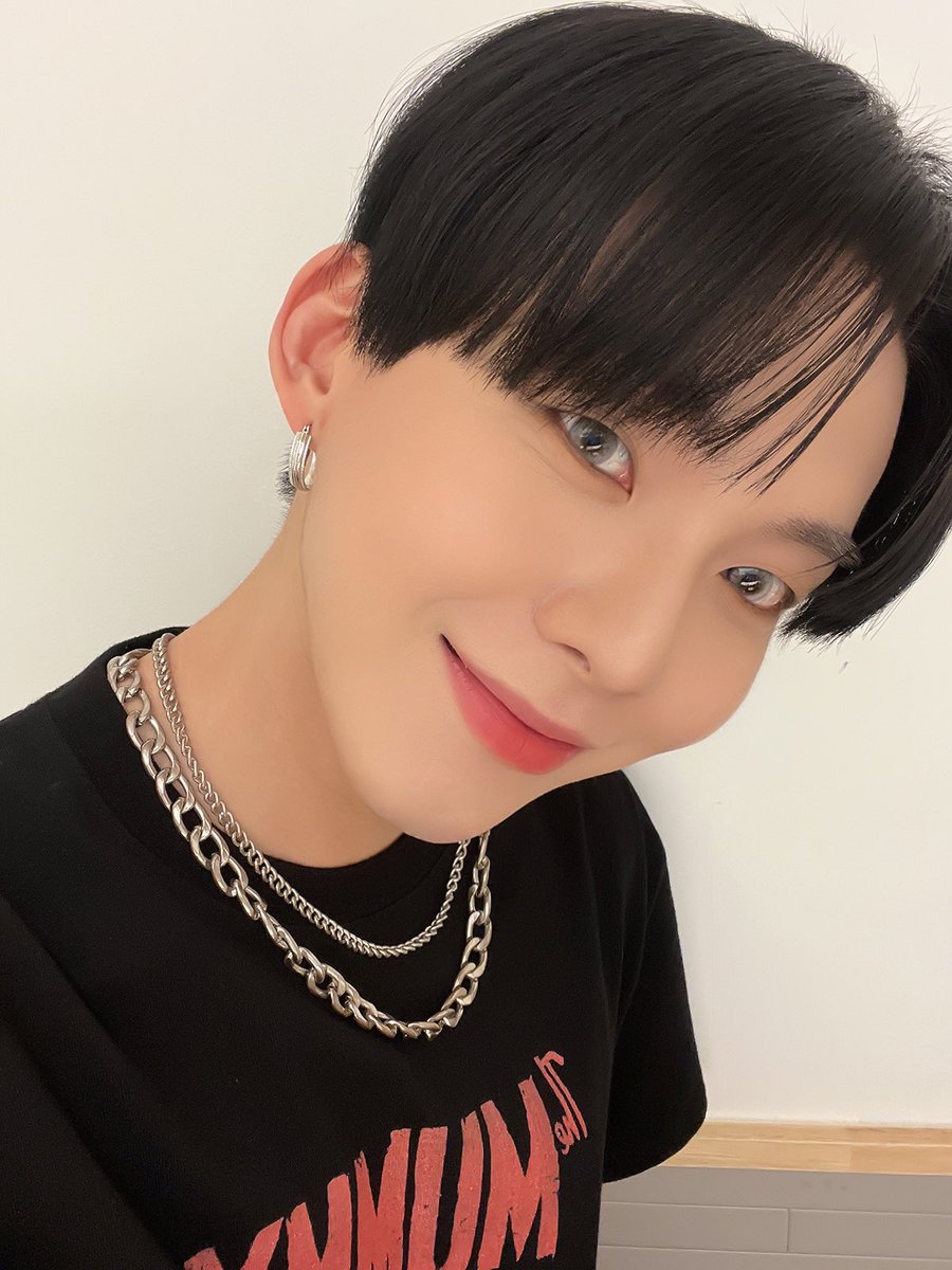 선정릉 래퍼 왔습니다 ㅎㅎ☺

#WOOJINYOUNG #우진영
#2nd_Mini_Album #DELICIOUS
#선정릉래퍼 #스페셜클립