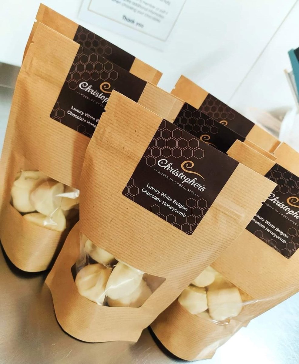 chrishousechocs's tweet image. A fans favourite has found its way back onto our shelves once again!! 🎉🎉
Our White Chocolate Honeycomb is the perfect sweet treat 😍

#chocolate #chocolatelover
#honeycomb #handmade #handmadewithlove #chocolatier #westonsupermare