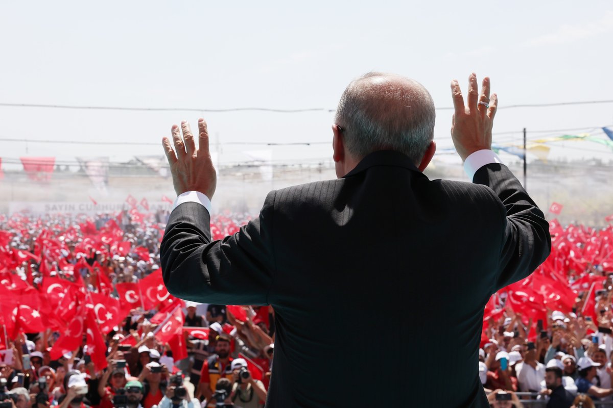 RTErdogan's tweet photo. Sultan Alparslan’ın iman dolu yüreğinin sesinin hâlâ yankılandığı topraklarda... Malazgirt... 🇹🇷 https://t.co/aqXCbtdm7P