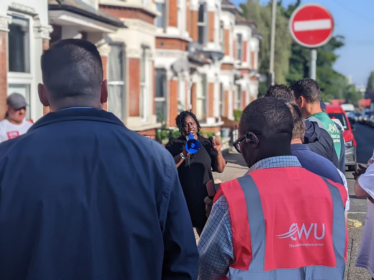 MarshadeCordova's tweet photo. Our posties worked through the pandemic and were hailed as heroes. Now, they’re being intimidated by bosses &amp; offered a derisory pay deal. 

I visited the picket in #Battersea to show my support for all Royal Mail staff on strike today. Solidarity with @CWUnews!

#StandByYourPost https://t.co/z3uabSTGxg
