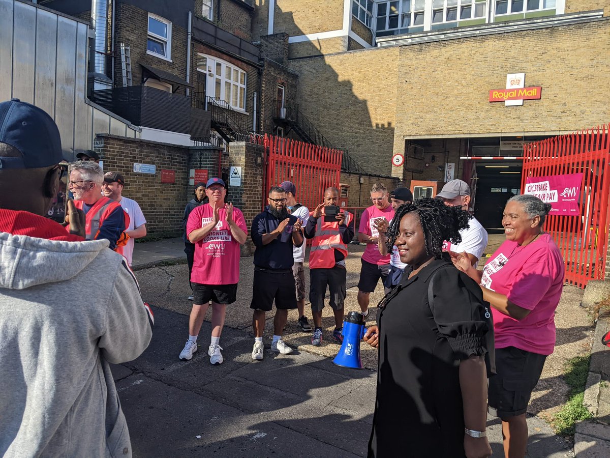 MarshadeCordova's tweet photo. Our posties worked through the pandemic and were hailed as heroes. Now, they’re being intimidated by bosses &amp; offered a derisory pay deal. 

I visited the picket in #Battersea to show my support for all Royal Mail staff on strike today. Solidarity with @CWUnews!

#StandByYourPost https://t.co/z3uabSTGxg
