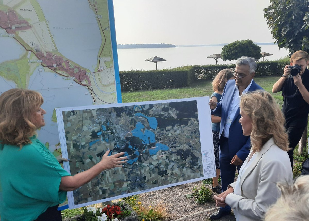 Umweltministerin @SteffiLemke besucht den Großen #Goitzschesee in #Sachsen-Anhalt. Größter künstlicher See im früheren #Braunkohleragebau, 66 Kilometer Umfang.