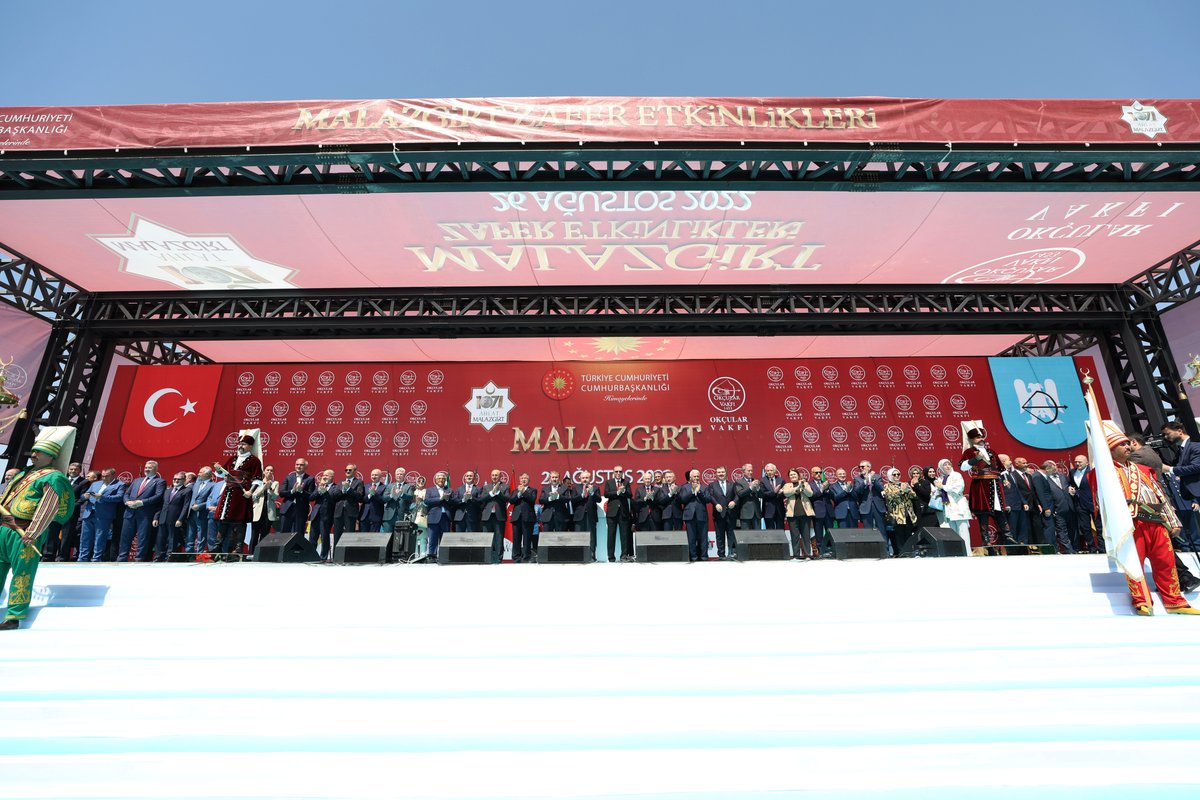 Sultan Alparslan’ın iman dolu yüreğinin sesinin hâlâ yankılandığı topraklarda... Malazgirt... 🇹🇷