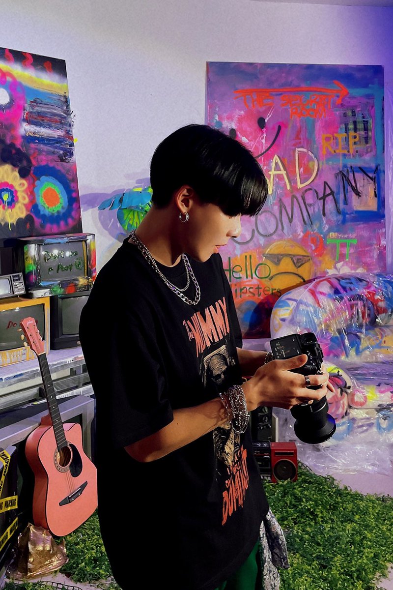 WJY_OFFICIAL's tweet photo. [🎁] #선정릉래퍼 #Behind 3️⃣

#WOOJINYOUNG #우진영
#2nd_Mini_Album #DELICIOUS
#선정릉래퍼 #스페셜클립 https://t.co/Kppfp3VheD
