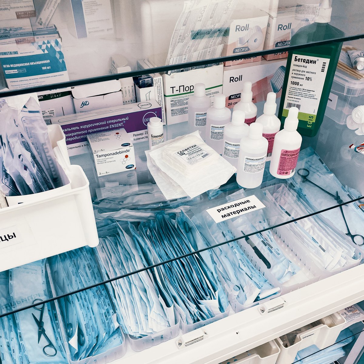 Dyakiv's tweet image. 👨🏻‍⚕️ ПЕРЕВЯЗКИ. Краткая памятка по самостоятельной обработке ран и смене повязок.

🚀 Поихли разбираться!

Одни из самых популярных вопросов в практике хирурга: 
- Нужны ли будут перевязки?
- Можно ли перевязываться самостоятельно? 
- Как перевязываться?
- Что нужно для перевязок?