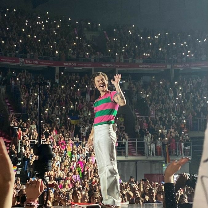 fineelinexwalls's tweet photo. harry styles
potrebbe aggiungere                  il mio
delle nuove date                     portafoglio https://t.co/8aqi7MeziO