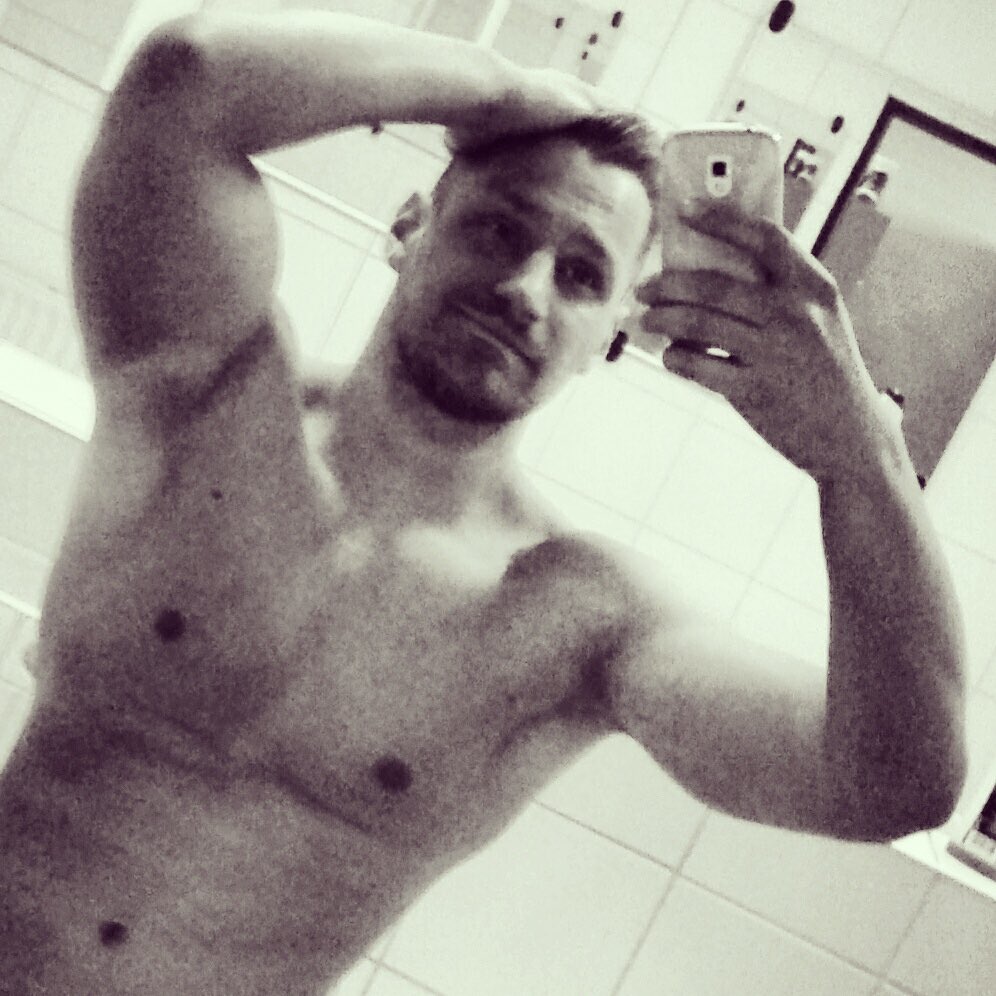 LichtenfeldPh's tweet photo. Mehr von mir.. 😌 #sexysingles https://t.co/MSW2NghX6E