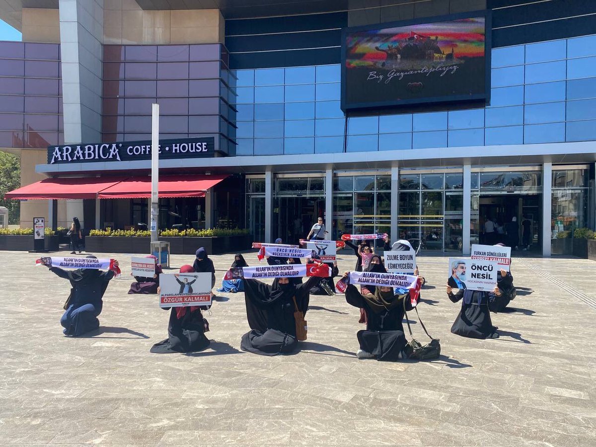 Adaleti bekliyoruz.
Haksız tutukluluklar son bulsun diye...
Mazlumların hakkı verilsin diye...
Alparslan Hocam ve kardeşlerim serbest kalsın diye... 
#AdaletNöbeti
