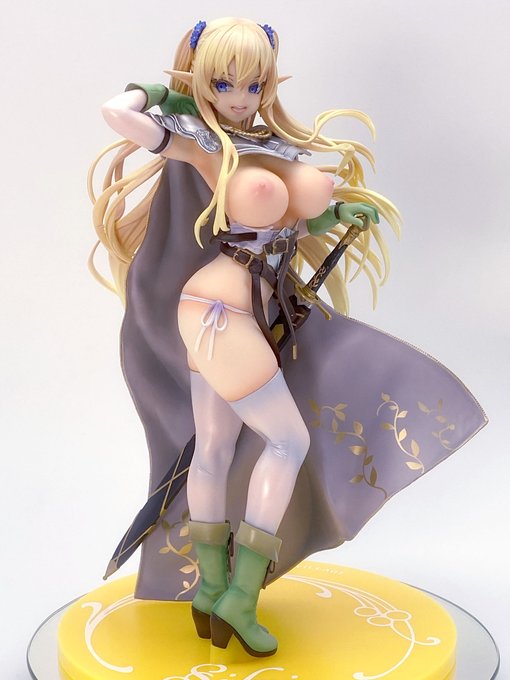 最後に新たなフェチを探るため色々組み替えてみましょう。
おっぱいだけ無防備に露出している状態が良い感じでした! 