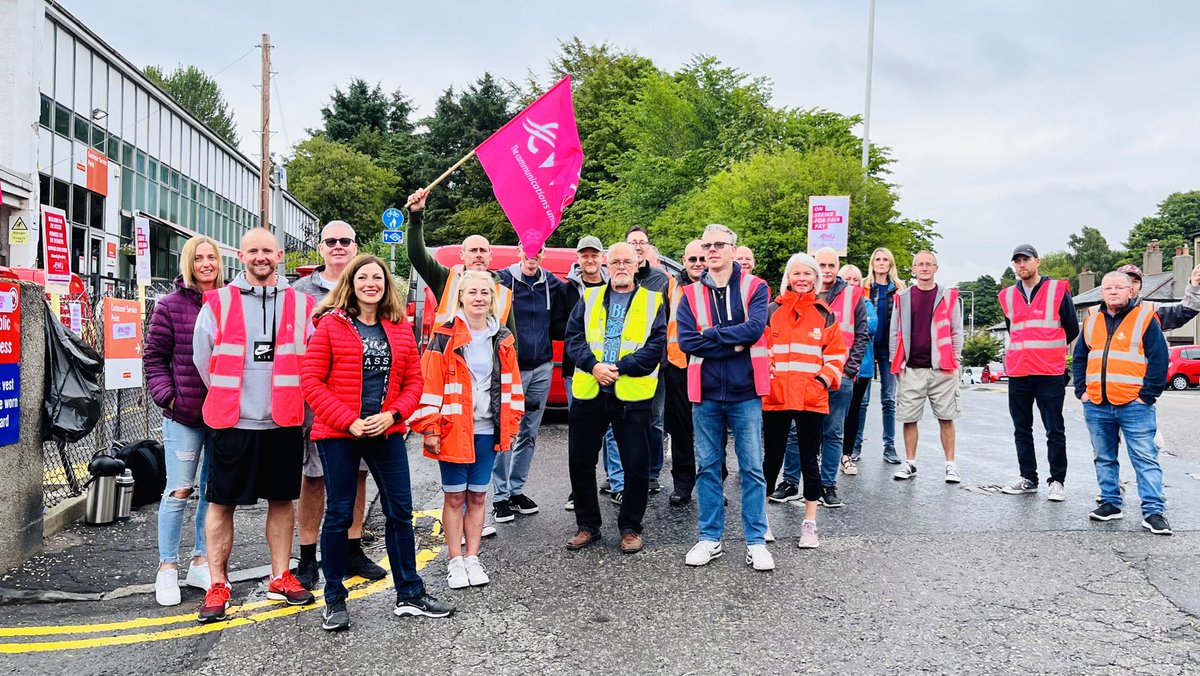 Proud to join the picket line at #Dunfermline delivery office. @RoyalMail #EnoughIsEnough - give our posties a fair pay deal! #Solidarity #StandByYourPost @CWUnews