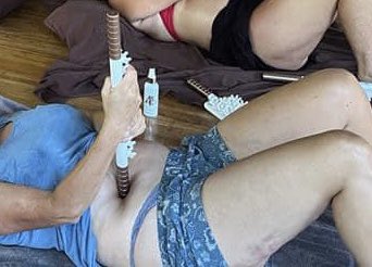 anatomyfound's tweet photo. This is someone being taught how to release their psoas by poking their abdomen hard with a blunt object.  This is why we need more general anatomical education https://t.co/IMXeZCFsz0
