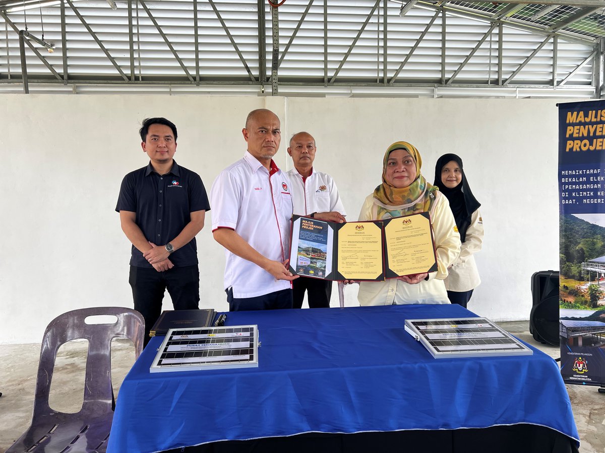JKRElektrik's tweet photo. MAJLIS PENYERAHAN PROJEK
25 OGOS 2022
1.Menaiktaraf Infrastruktur Bekalan Elektrik (Pemasangan Sistem Solar) Di Klinik Kesihatan Nanga Gaat, Negeri Sarawak
2.Menaiktaraf Infrastruktur Bekalan Elektrik (Pemasangan Sistem Solar) Di Klinik Kesihatan Lio Mato, Negeri Sarawak. https://t.co/iNDCSzv9DX