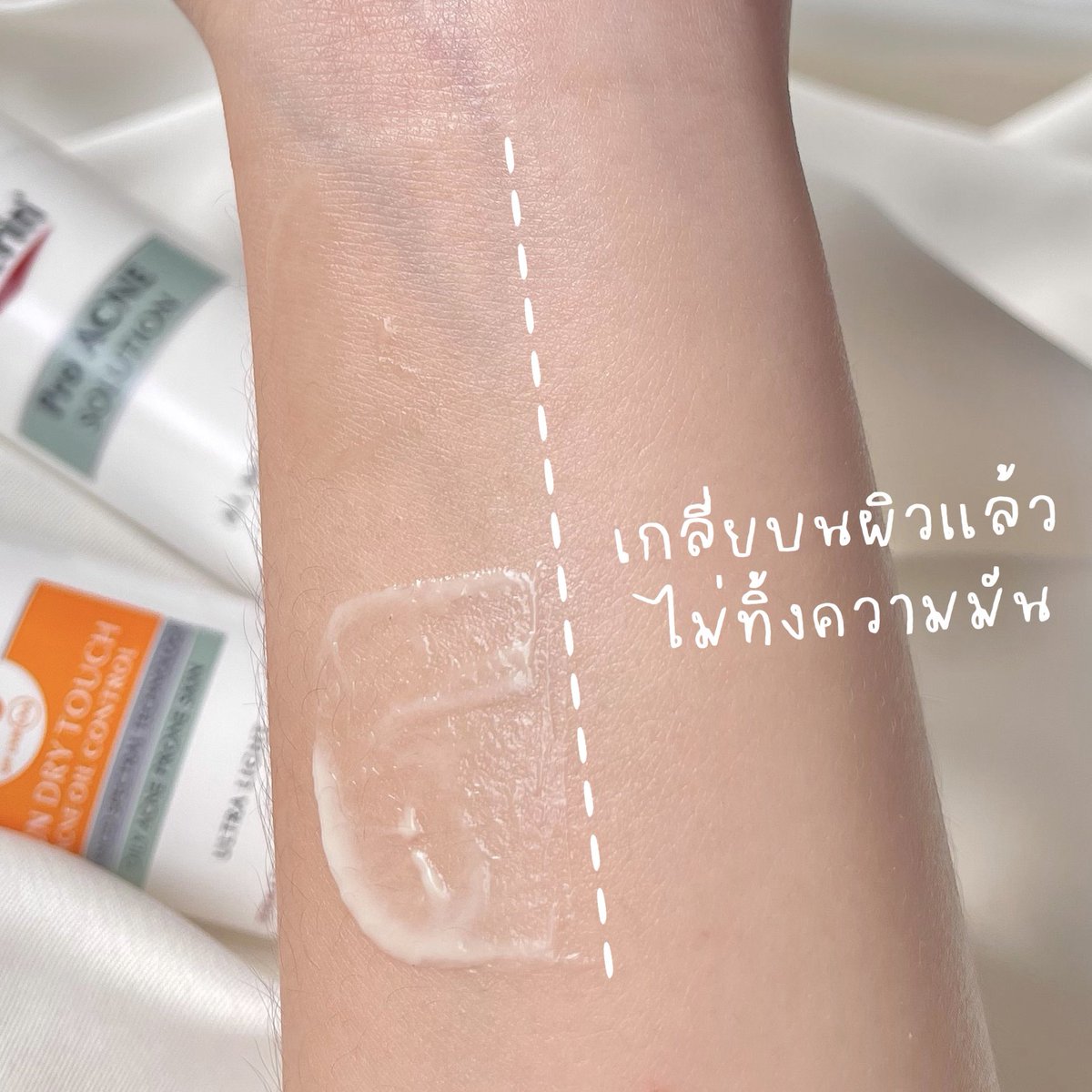 BubblesxMakeup's tweet photo. ใครมีปัญหาเป็นสิวผิวมัน มามุงทางนี้!ขอป้ายยา 2 ไอเท็มจาก Eucerin☀️✨sun dry touch กันแดดลดสิวผิวมัน นอกจากช่วยคุมมันแล้ว ยังช่วยลดสิว แถมไม่เปลี่ยนสีเมคอัพด้วย เริ่ดด ส่วน pro acne solution A.I. matt เป็นมอยเจอร์ไรเซอร์ช่วยลดสิวอุดตัน+คุมมัน ใช้ได้ทั้งเช้าเย็นสายสิวต้องรีบจัดแล้ว https://t.co/zKE2SFVN5Q
