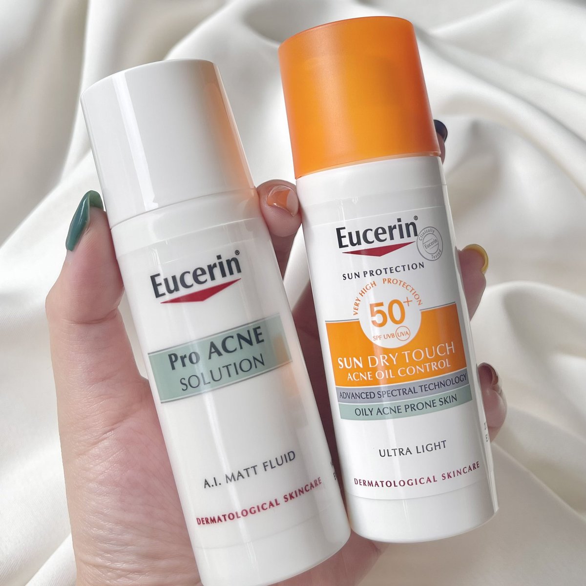 BubblesxMakeup's tweet photo. ใครมีปัญหาเป็นสิวผิวมัน มามุงทางนี้!ขอป้ายยา 2 ไอเท็มจาก Eucerin☀️✨sun dry touch กันแดดลดสิวผิวมัน นอกจากช่วยคุมมันแล้ว ยังช่วยลดสิว แถมไม่เปลี่ยนสีเมคอัพด้วย เริ่ดด ส่วน pro acne solution A.I. matt เป็นมอยเจอร์ไรเซอร์ช่วยลดสิวอุดตัน+คุมมัน ใช้ได้ทั้งเช้าเย็นสายสิวต้องรีบจัดแล้ว https://t.co/zKE2SFVN5Q