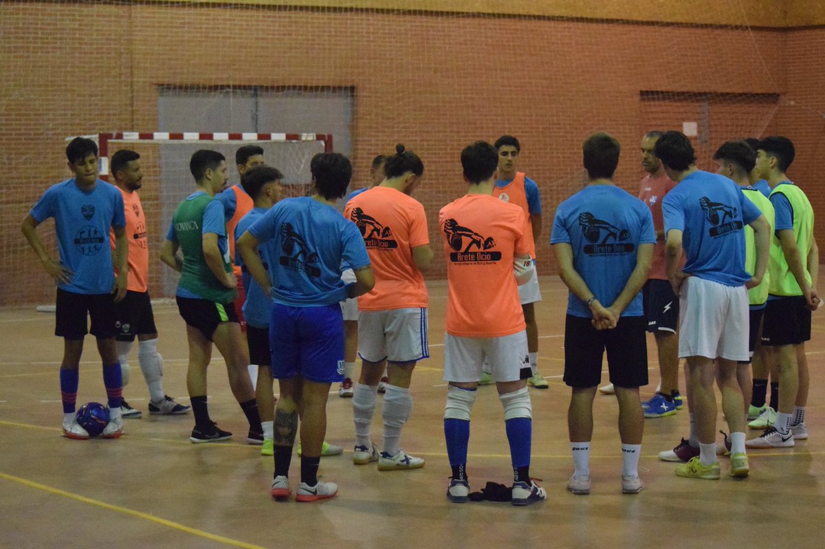 ACDSilverFS's tweet photo. PRETEMPORADA:

Nueva semana de entrenamientos terminada, marcada por una gran carga física y de muchos conceptos. Un gustazo ver el trabajo y la atención de todos y cada uno de los chicos.

SEGUIMOS !! https://t.co/pp87uoFlMP