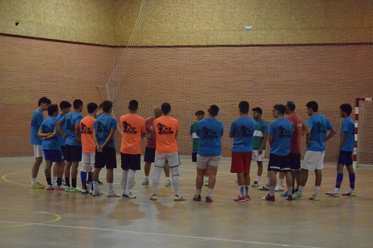 ACDSilverFS's tweet photo. PRETEMPORADA:

Nueva semana de entrenamientos terminada, marcada por una gran carga física y de muchos conceptos. Un gustazo ver el trabajo y la atención de todos y cada uno de los chicos.

SEGUIMOS !! https://t.co/pp87uoFlMP