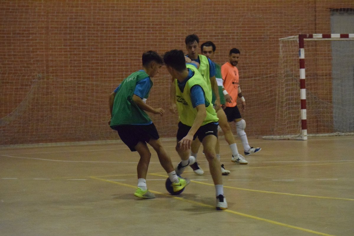 ACDSilverFS's tweet photo. PRETEMPORADA:

Nueva semana de entrenamientos terminada, marcada por una gran carga física y de muchos conceptos. Un gustazo ver el trabajo y la atención de todos y cada uno de los chicos.

SEGUIMOS !! https://t.co/pp87uoFlMP