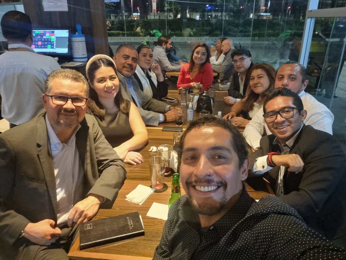 Da_Lored0's tweet photo. Misión cumplida! @GrupoT21 @energy21mx #DiálogosConEnergía https://t.co/eJPgLvXq44