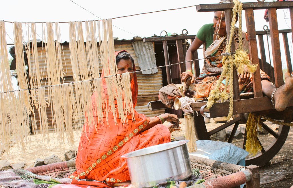 purnima_sah_'s tweet photo. Every summer #women in #rural #Maharashtra make noodles(of wheat flour & ragi).Locally called shirvale, these are made in large quantities,dried & stored for the entire year.I tried boiled noodles with aam ras,a staple in many villages; i kinda liked it. #reportingdiaries #India https://t.co/m8AXvPK0iI
