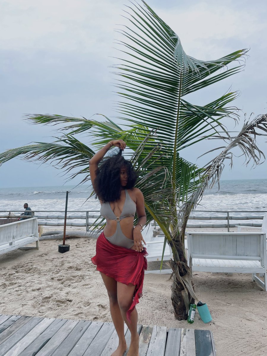 festina_p's tweet photo. Beach time is go time💫 https://t.co/zKrQ6qUwHr