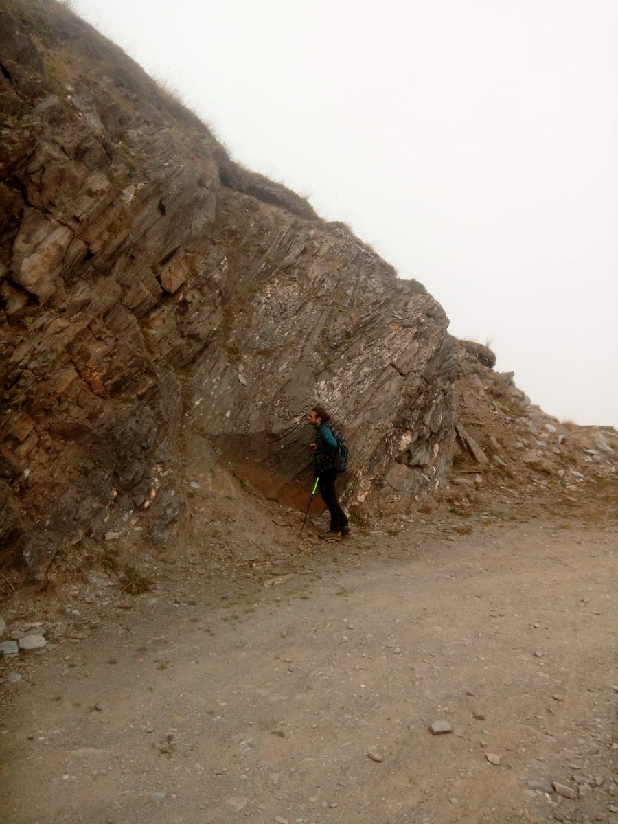 Perigeo_Ins's tweet photo. #FieldworkFriday @EmaScaramuzzo leading a #mapping effort in the Monviso (NW Italy) area. #FaultFriday #FridayFold https://t.co/ogcqFfFjNj