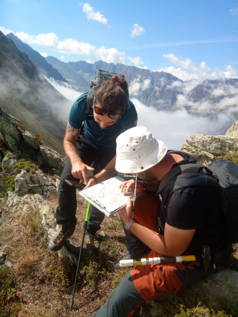Perigeo_Ins's tweet photo. #FieldworkFriday @EmaScaramuzzo leading a #mapping effort in the Monviso (NW Italy) area. #FaultFriday #FridayFold https://t.co/ogcqFfFjNj